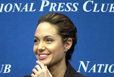 Angelina Jolie ratuje s lisicama - Dugometražni